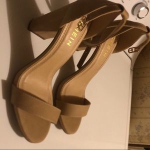 Nude heels Women’s 7 1/2